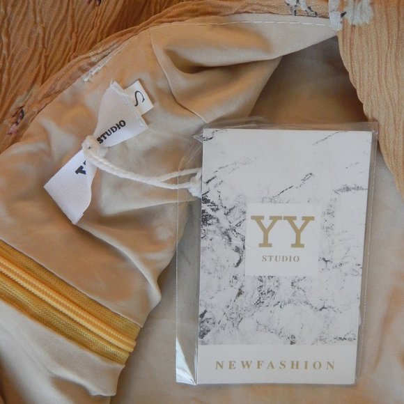 Floral Bodycon Dress - Picture 4 of 5